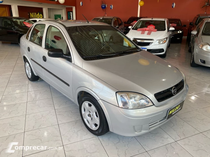 CORSA 1.8 MPFI Maxx Sedan 8V