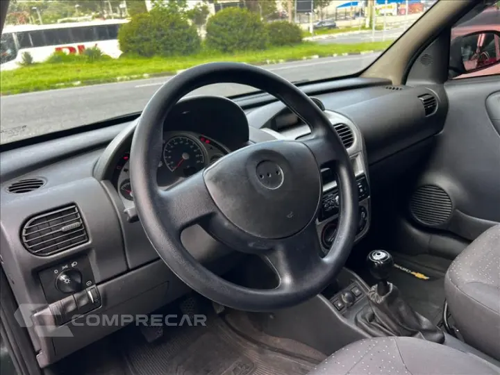 CORSA 1.4 MPFI Premium Sedan 8V