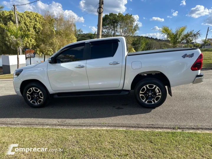 HILUX 2.8 D-4D TURBO DIESEL CD SRX 4X4 AUTOMÁTICO