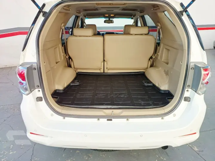 Hilux SW4 SRV D4-D 4x4 3.0 TDI Dies. Aut