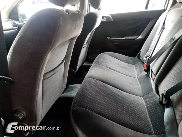ASTRA HATCH - 2.0 MPFI ADVANTAGE 8V 4P MANUAL