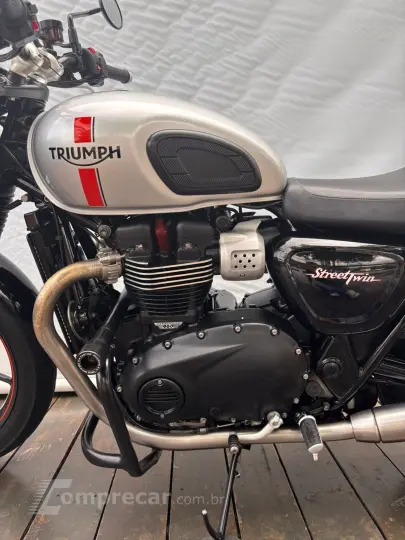 TRIUMPH STREET TWIN