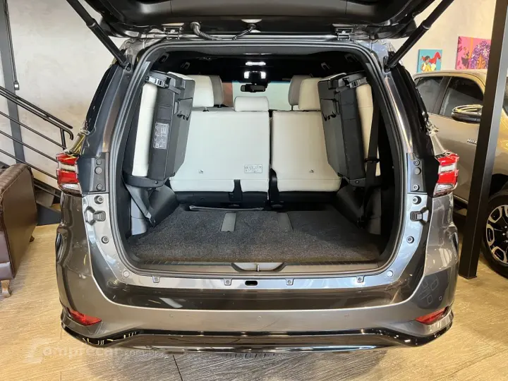 Hilux SW4 2.8 4P SRX 4X4 DIAMOND 7 LUGARES TURBO DIESEL AUTO