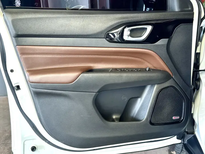 COMPASS 2.0 TD350 TURBO DIESEL LIMITED AT9