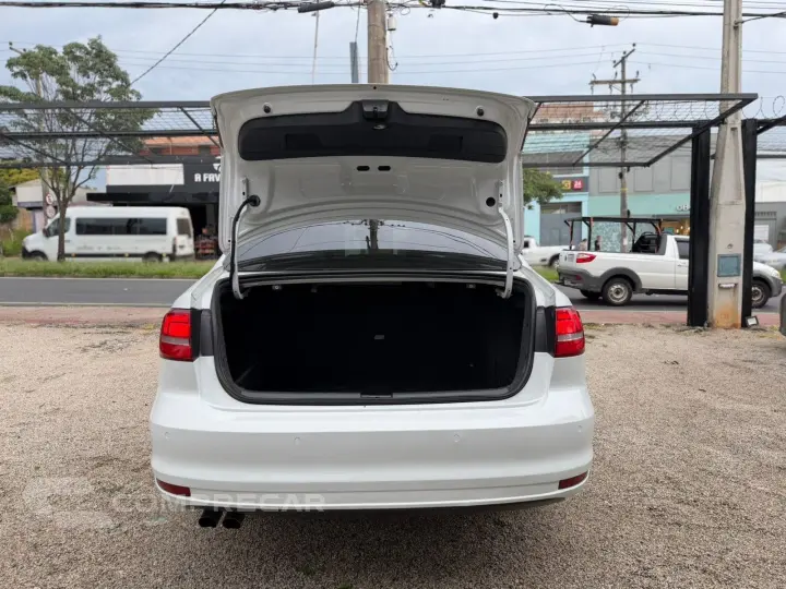 JETTA 2.0 COMFORTLINE FLEX 4P TIPTRONIC