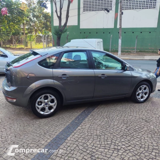 Focus TITANIUM 2.0 16V Flex 5p Mec.