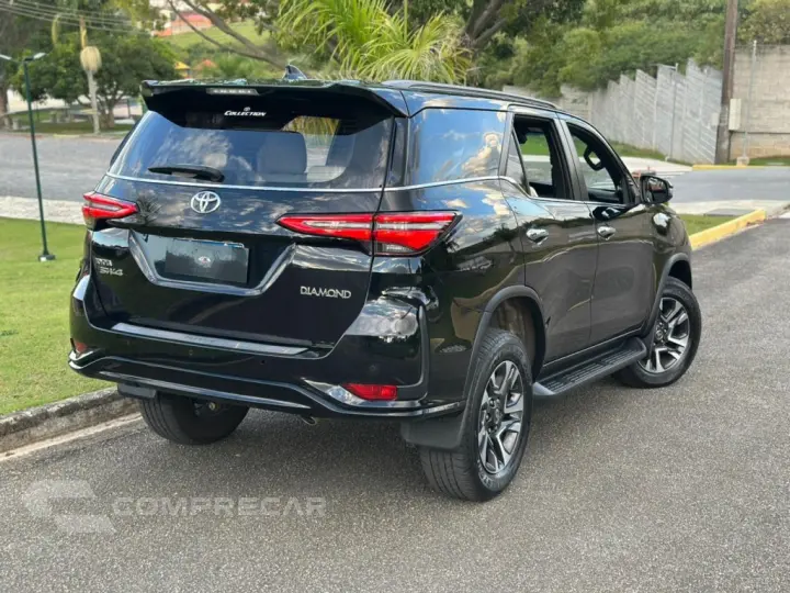 HILUX SW4 2.8 D-4D TURBO DIESEL DIAMOND 7L 4X4 AUTOMÁTICO