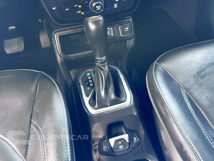 RENEGADE 1.3 T270 TURBO FLEX LONGITUDE AT6