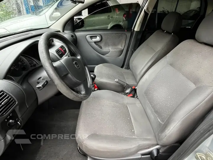 CORSA 1.4 MPFI Premium Sedan 8V