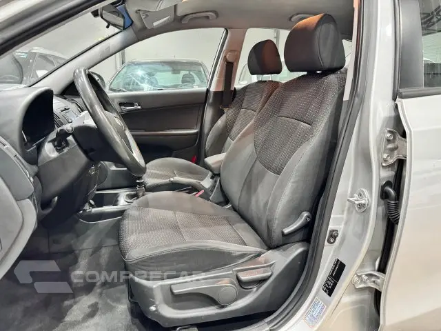 I30 - 2.0 MPFI GLS 16V 4P MANUAL