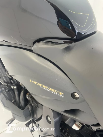CB 600F - HORNET