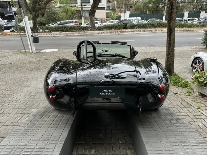 COBRA 5.0 V8 Réplica