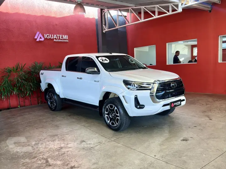 HILUX 2.8 D-4D TURBO DIESEL CD SRX PLUS 4X4 AUTOMÁTICO