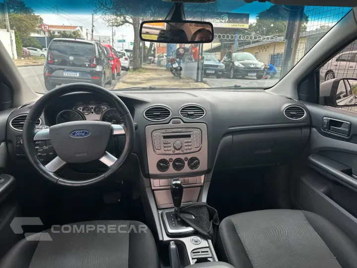 FOCUS SEDAN