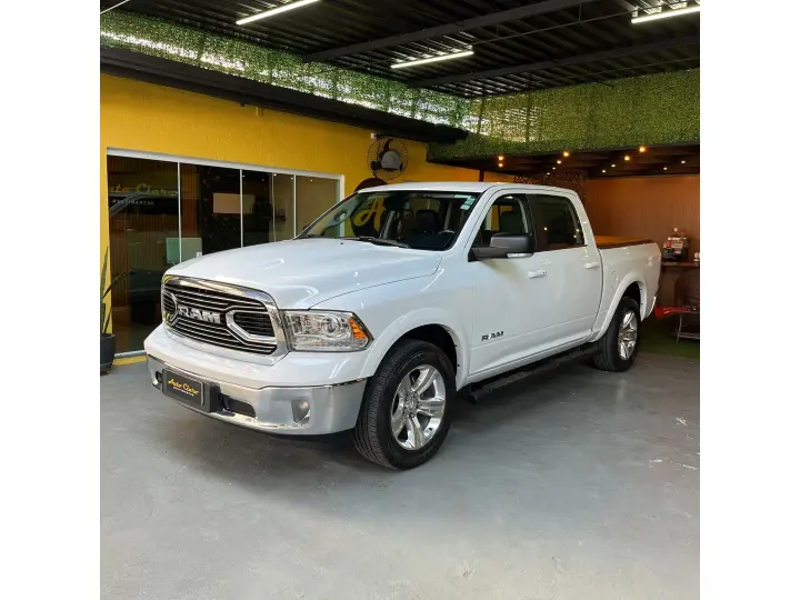 CLASSIC 5.7 V8 GASOLINA LARAMIE CD 4X4 AUTOMÁTICO
