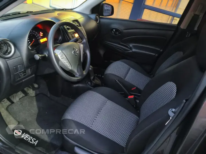 Versa Sedan 1.0 4P FLEX