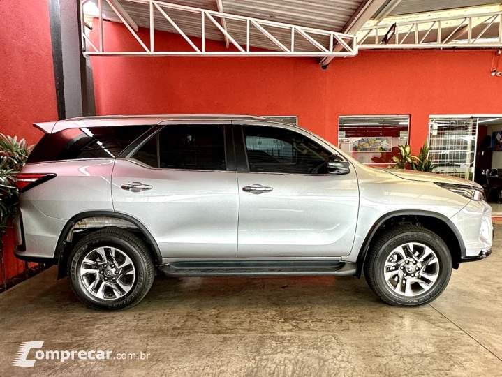HILUX SW4 2.8 D-4D TURBO DIESEL SRX PLATINUM 7L 4X4 AUTOMÁTI