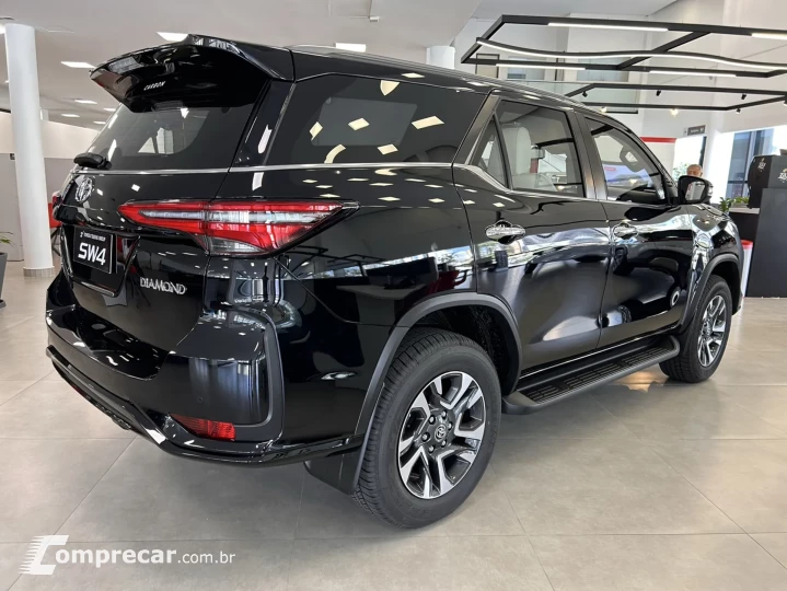 HILUX SW4 2.8 D-4D TURBO DIESEL DIAMOND 7L 4X4 AUTOMÁTICO