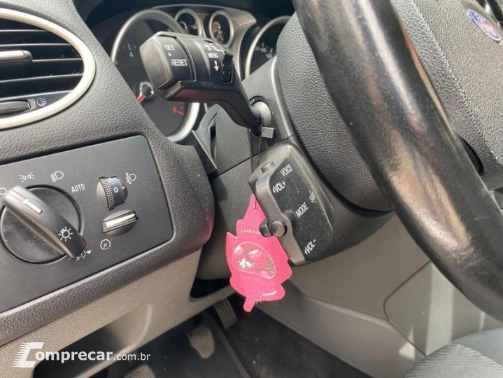 FOCUS SEDAN 2.0
