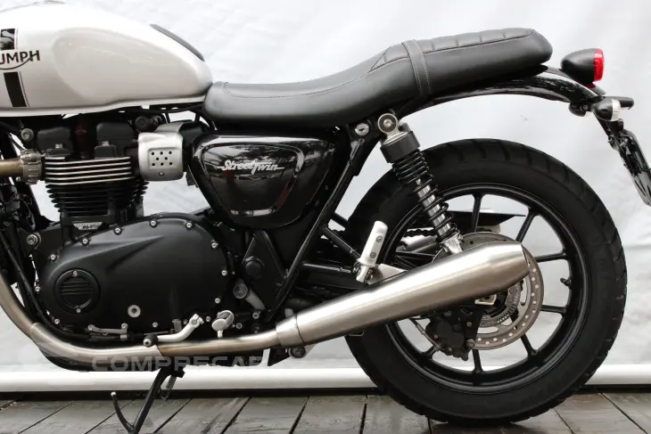 TRIUMPH STREET TWIN