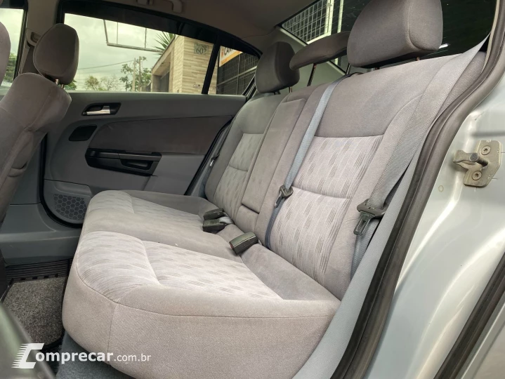 VECTRA 2.0 MPFI Elegance 8V