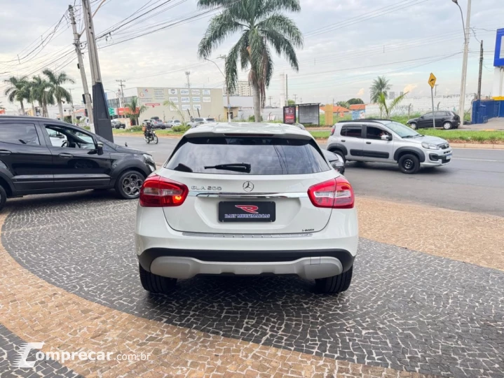 GLA 200 1.6 CGI FLEX STYLE 7G-DCT