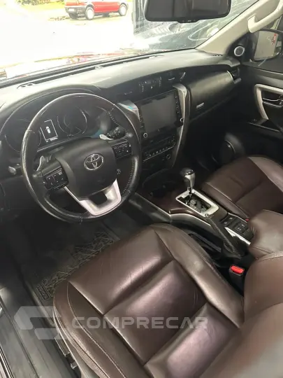 HILUX SW4 2.8 SRX 4X4 7 Lugares 16V Turbo Intercooler