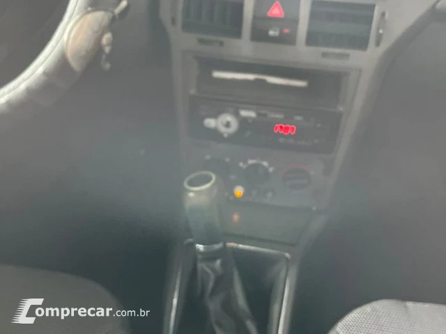 VECTRA SEDAN - 2.0 MPFI EXPRESSION 8V 4P MANUAL