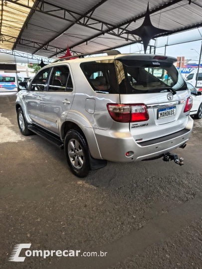 Hilux SW4 SRV D4-D 4x4 3.0 TDI Dies. Aut