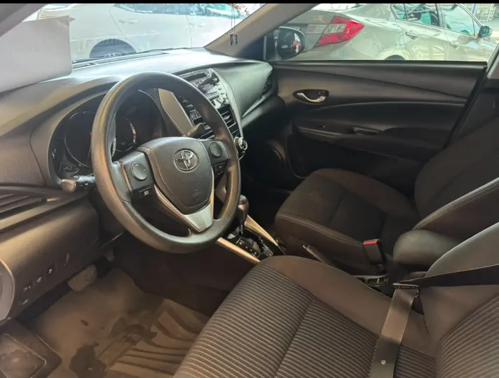 YARIS 1.5 16V Sedan XS Connect