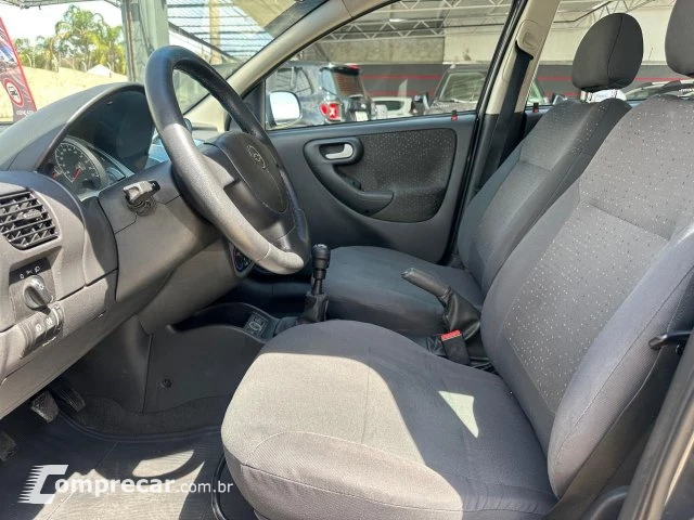 CORSA SEDAN - 1.4 MPFI PREMIUM SEDAN 8V 4P MANUAL