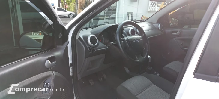 FIESTA 1.6 Rocam SE Sedan 8V