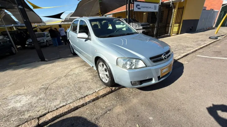 ASTRA 2.0 MPFI Advantage Sedan 8V