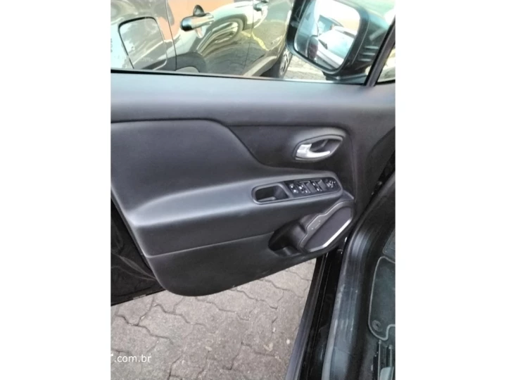 RENEGADE 1.3 T270 TURBO FLEX LONGITUDE AT6