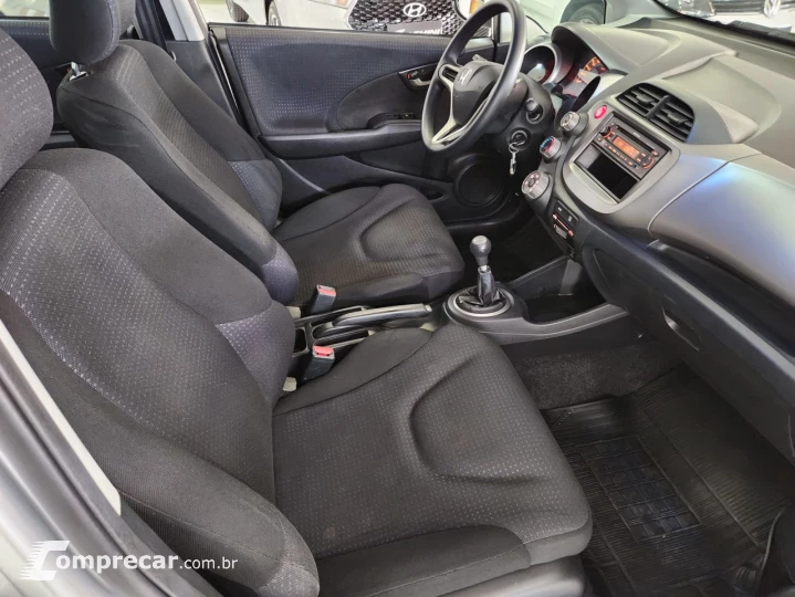 Fit 1.4 16V 4P LX FLEX