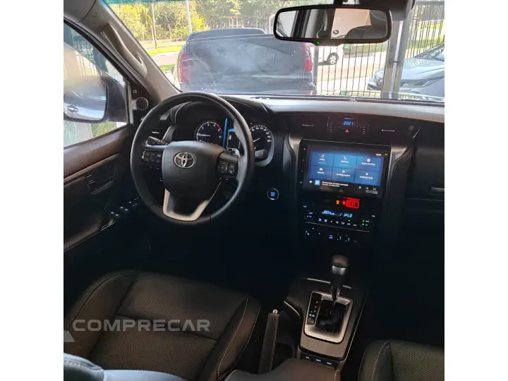 HILUX SW4 2.8 D-4D TURBO DIESEL SRX PLATINUM 7L 4X4 AUTOMÁTI