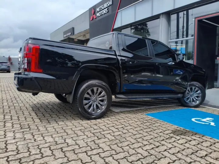 TRITON 2.4 Biturbo CD Hpe-s 4X4