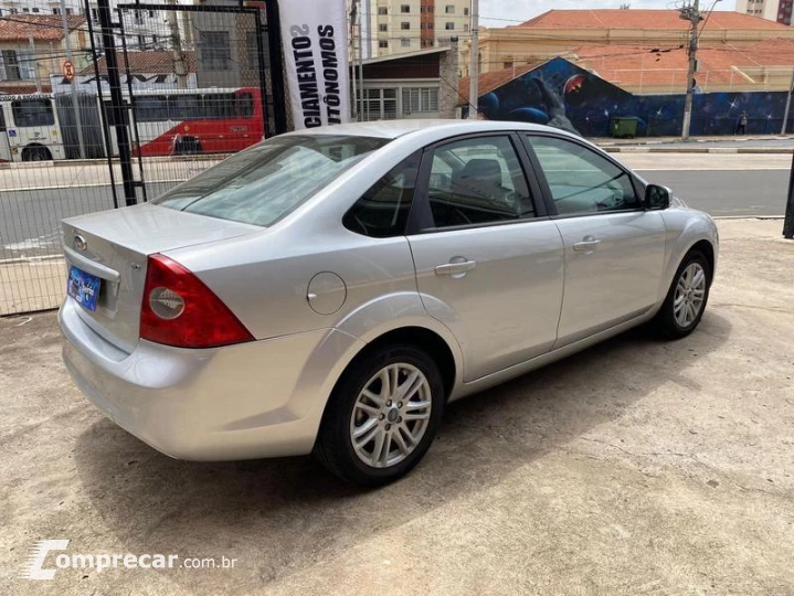 FOCUS SEDAN 2.0