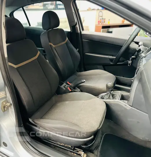 VECTRA 2.0 MPFI Expression 8V