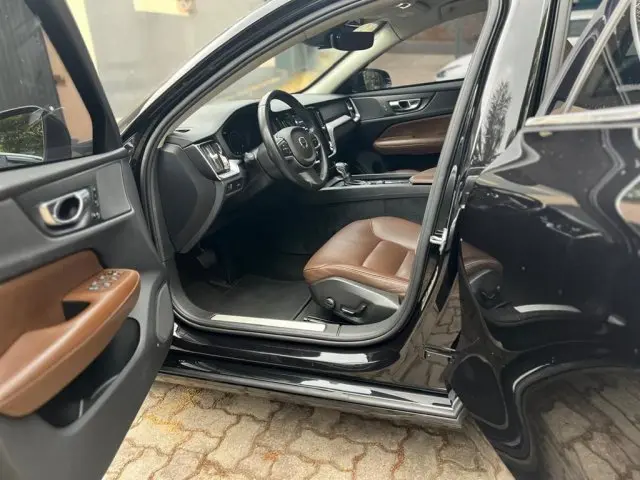 S60 - 2.0 T4 MOMENTUM 4P AUTOMÁTICO