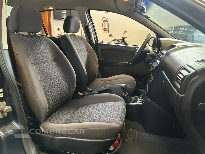 ASTRA 2.0 MPFI Advantage Sedan 8V