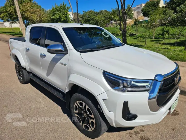 HILUX 2.8 D-4D TURBO DIESEL CD SRX PLUS 4X4 AUTOM