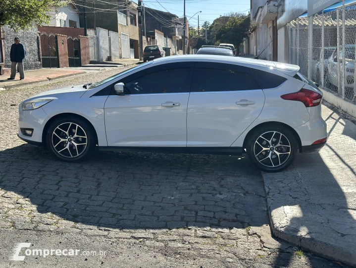 FOCUS 2.0 Titanium Hatch 16V