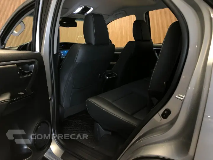 Hilux Sw4 2.8 D-4D Turbo Diesel Srx Platinum 7L 4X4 Automáti