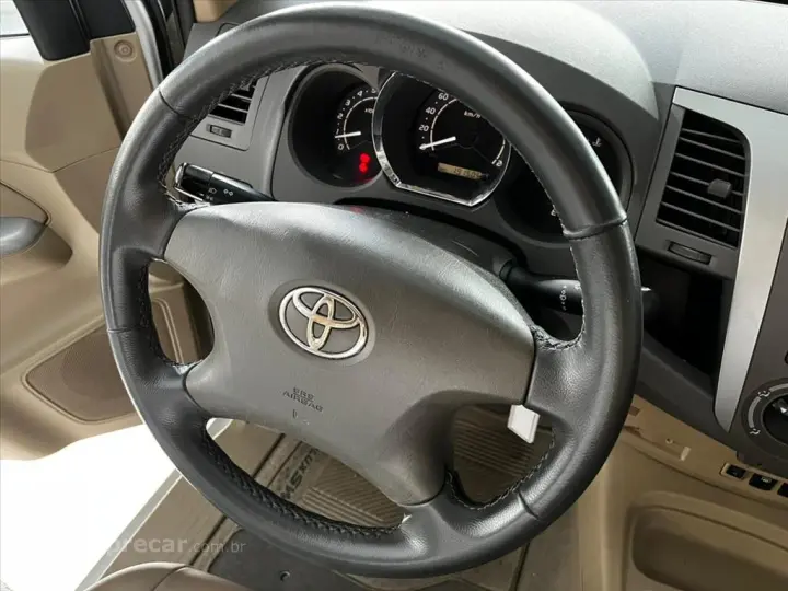 HILUX SW4 2.7 SR 4X2 7 LUGARES 16V GASOLINA 4P AU