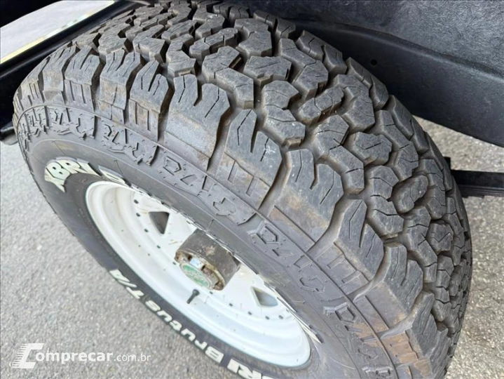 JEEP 2.6 6 Cilindros 12V