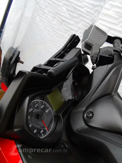 YAMAHA XMAX ABS