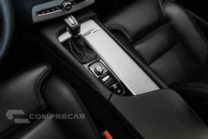 XC90 2.0 T6 Momentum AWD Geartronic