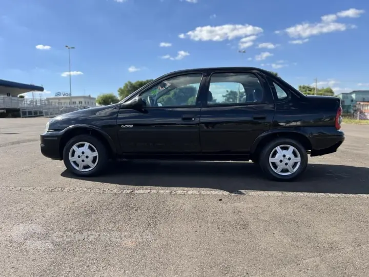 Classic Sedan 1.0 4P