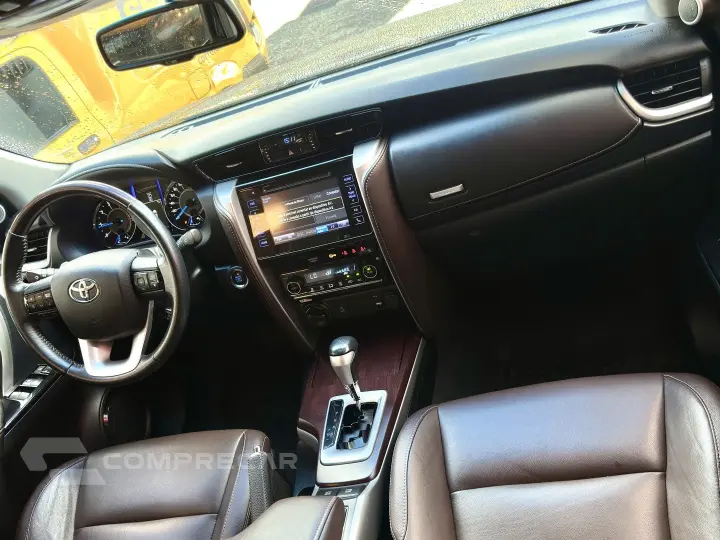 HILUX SW4 2.8 SRX 4X4 16V TURBO INTERCOOLER DIESEL 4P AUTOMÁ